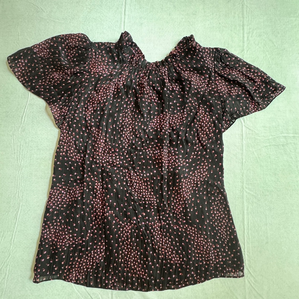Kate Spade New York
Meadow Tie-Back Top. Size 2 . Color Black & Pink
